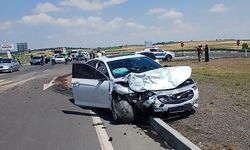 Konya'da otomobil ile hafif ticari araç çarpıştı: 1'i ağır 5 yaralı