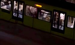 Metro istasyonunda tekmeli yumruklu kavga