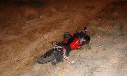 Otomobille çarpışan motosiklet şarampole savruldu: 1 yaralı