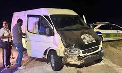 Otomobille kamyonetin çarpıştığı kazada 4 kişi yaralandı