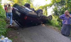 Rampada geri kayan otomobil takla attı: 4 yaralı