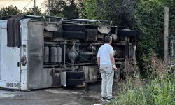 Sakarya'da tır ile çarpışan işçi midibüsü devrildi: 13 yaralı