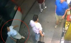 Sirkeci'de tramvay kadına çarptı