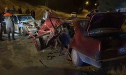 Sivas'ta gece saatlerine iki otomobilin çarpıştığı kazada 1 kişi öldü, 5 kişi yaralandı