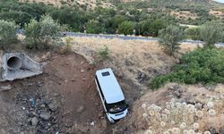 Siverek'te işçi minibüsü şarampole düştü: 4 yaralı