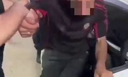 Tıka basa göçmen doldurulan otomobilin bagajından 4 göçmen çıktı