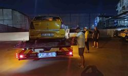 Trafik kavgasında ticari taksi sürücüsünün yumruk attığı yaşlı adam yere düştü
