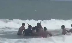 Uyarılara aldırış etmeyen 17 yaşındaki çocuk dalgalara kapılarak öldü