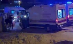 Yol çalışma alandaki çukura düşen otomobildeki 3 kişi yaralandı