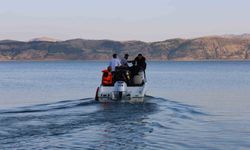 Yüzmek için göle giren çocuk kayboldu