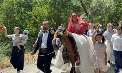 Köyde görenler dönüp bir daha baktı