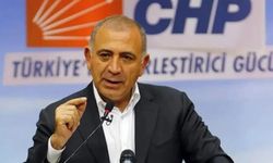 CHP İstanbul İl Başkanı Gürsel Tekin açıklama yapıyor
