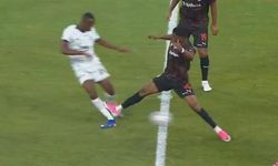 Beşiktaş maçında erken kırmızı kart: Midtjylland 10 kişi kaldı
