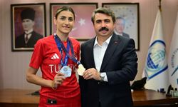 Hatice Kübra İlgün’den Yıldırım’a çifte madalya