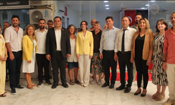 CHP’den istifa eden Sezer Durmuş YENİ Parti’ye katıldı: 11 meclis üyesi de geçti
