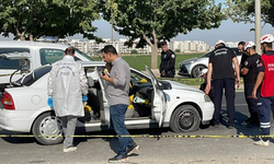 Kırmızı ışıkta saldırıya uğradılar: 1 ölü, 2 yaralı