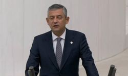 YENİ Parti’de çözüm kanunu için bağlayıcı grup kararı yok: Özel’den vekillere “Bana güvenin” mesajı