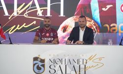 Trabzonspor'da Salah yaklaşık 30 bin taraftar önünde imza attı