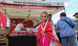 Bursa'da zafer coşkusu ay yıldız ile taçlandı