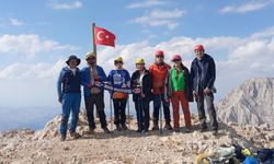 İnegöllü dağcılar Zafer Bayramı’nı zirvede kutladı