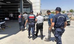 Adıyaman'da dehşet görüntüler: Kamyonetle çarptığı şahsı metrelerce fırlattı