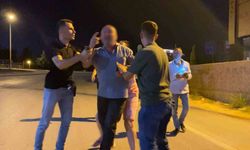Alkollü sürücü gazeteciye mermer taşı fırlattı