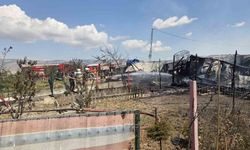 Ankara'da 3 ev alevlere teslim oldu