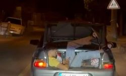 Araç bagajındaki tehlikeli yolculuk kamerada