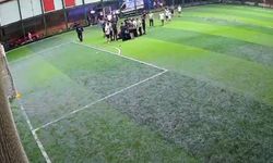 Avcılar'da halı sahada fenalaşan genç hayatını kaybetti
