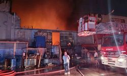 Ayakkabı tabanı üreten fabrika alevlere teslim oldu