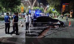 Batman'da kontrolden çıkan otomobil aydınlatma direğine çarptı