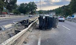 Bilecik'te otomobil bariyerlere çarptı: 3 yaralı