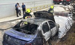 Bolu'da 15 gün önce aldığı otomobil, park halindeyken küle döndü