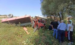 Buğday yüklü traktör devrildi, sürücü yaralandı
