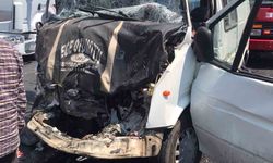 Buharkent'te minibüsler çarpıştı: 8 yaralı