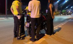 Burdur'da motosiklet devrildi, sürücüsü yaralandı