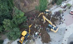 Büyükçekmece'de göçük altında 2 kişinin kaldığı iddiası üzerine kurtarma çalışmaları sürüyor