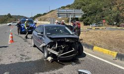 D-100'de iki otomobil kafa kafaya çarpıştı
