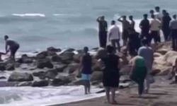 Denize girmeyin uyarısına aldırış etmeyen 14 yaşındaki çocuk dalgalara kapılarak kayboldu