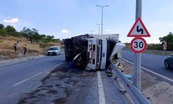 Direksiyon hakimiyeti kaybolan tır devrildi: 1 yaralı
