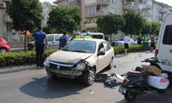 Direksiyon hakimiyetini kaybetti, karşı şeritteki otomobile çarptı
