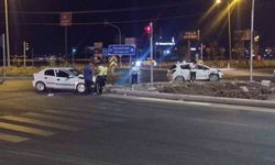 Diyarbakır'da 2 otomobilin çarpıştığı kazada 7 kişi yaralandı