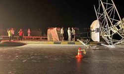 Dorsesi açık unutulan tır levhalara çarparak devrildi