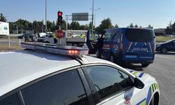 Edirne'de iki otomobil kavşakta çarpıştı: 2 yaralı