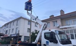 Erzincan'da elektrik direği kıvılcım saçtı: Mahalle sakinleri korku dolu anlar yaşadı