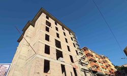 Eşiyle tartışınca inşaat halindeki binaya çıktı, ekipler seferber oldu