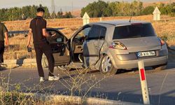 Eskişehir'de iki araç kavşakta çarpıştı: 3 yaralı
