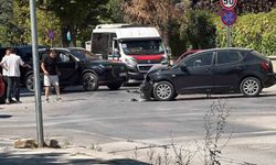 Eskişehir'de meydana gelen kazada iki araç kullanılamaz hale geldi