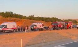 Gaziantep'te otomobiller çarpıştı: 3 ölü, 3 yaralı