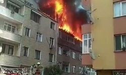 Gaziosmanpaşa Şemsipaşa Mahallesi'nde 4 katlı binanın çatısında yangın çıktı. Alevler yan binaya da sıçradı. Olay yerine çok sayıda itfaiye ekibi sevk edildi. Ekiplerin yangına müdahalesi sürüyor.